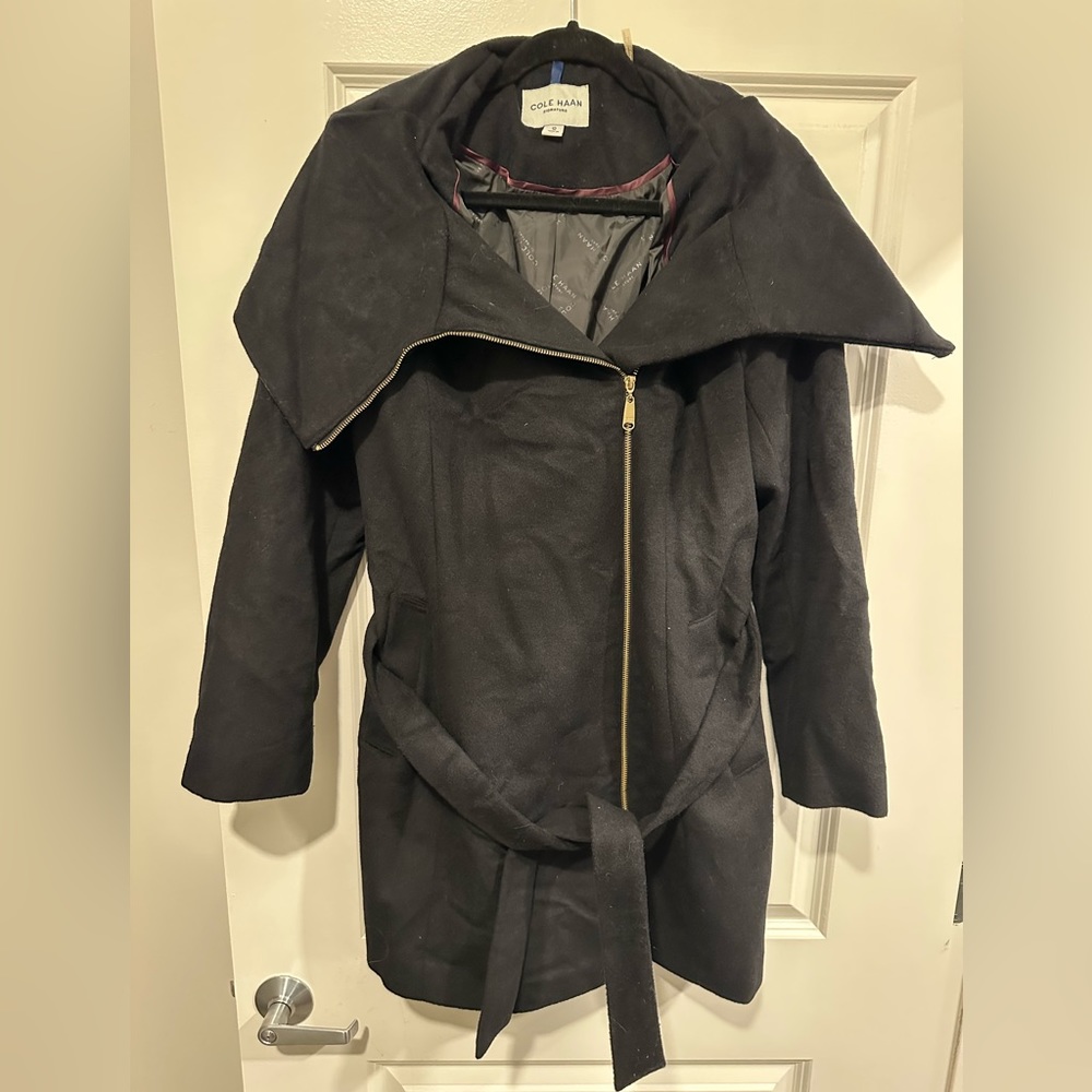 Cole Haan Signature women’s dress coat. Color black. Size 12